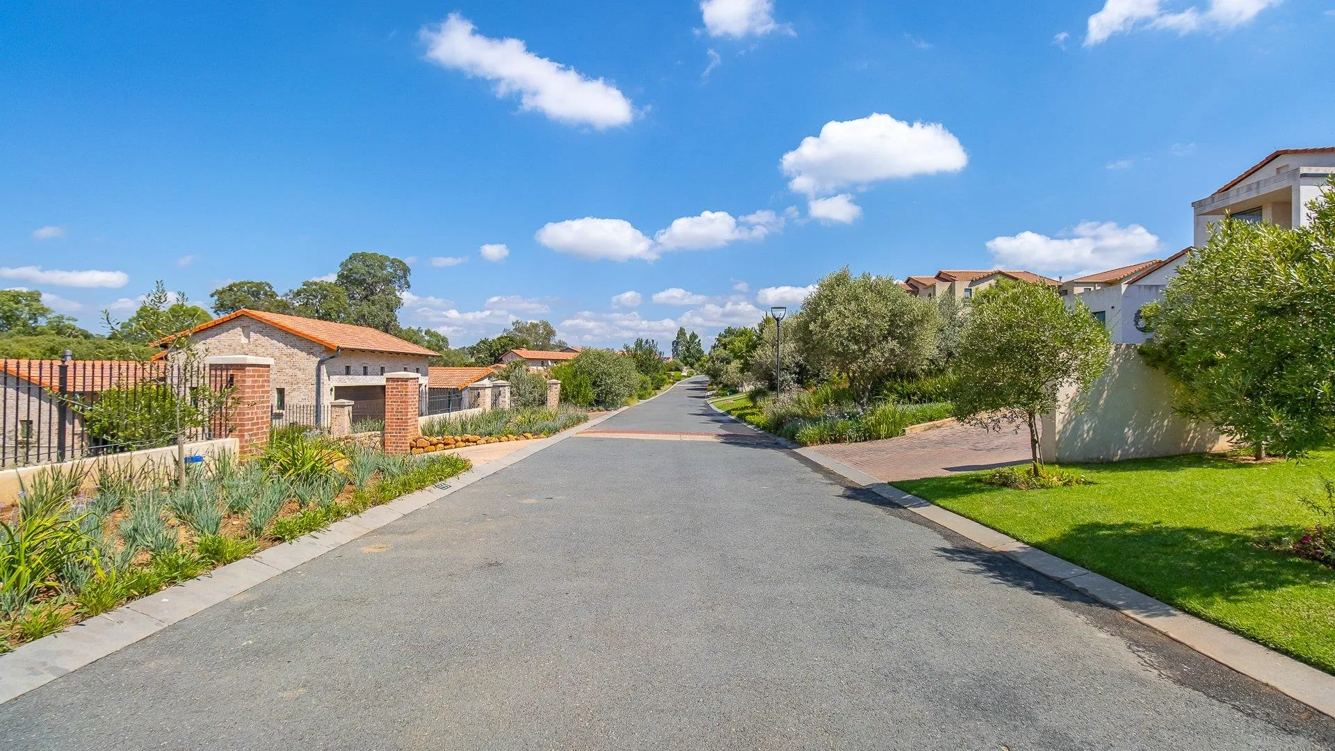 Le Jardin home exterior