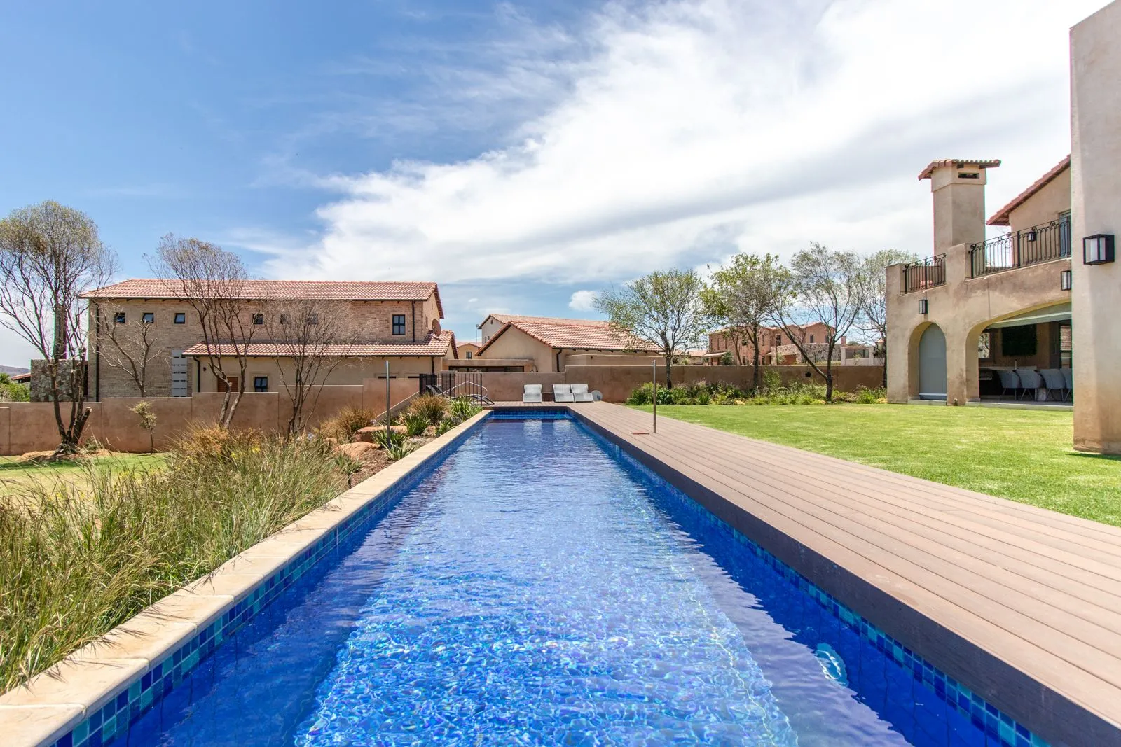 Avianto Estate living