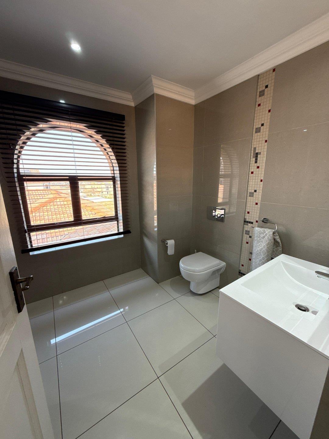 5 Bedroom House for Sale in Avianto Estate